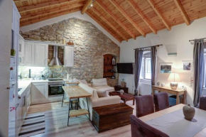 Luminous 2BD stone Apt in the alleys of Corfu town